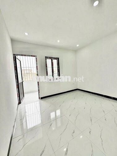 CHỈ 2.55 T CÓ NGAY NHÀ 4Tx32m, Ô TÔ ĐỖ CỔNG, GẦN TRƯỜNG THCS CAO VIÊN