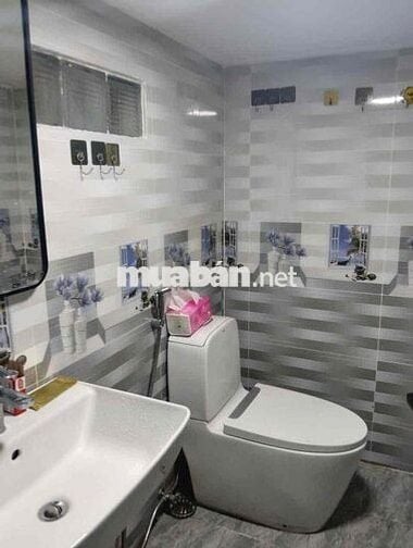 nhà đẹp 1 lầu 2pn 2wc gần ngã tư bình triệu