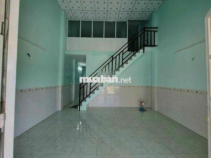 chính chủ bán gấp nhà nát 75m2 thổ cư 100%,shr ngay TT Đức Hoà