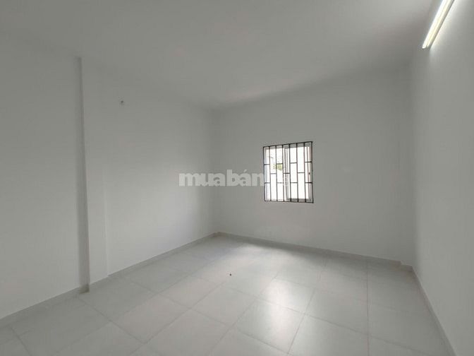 Bán nhà 1 trệt 1 lầu, 5x20m, đường ô tô 6m, gần UBND Hưng Long Bình Ch