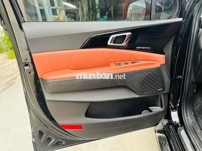 CARNIVAL SIG DẦU 2024 LƯỚT 6.000 KM NHƯ MỚI