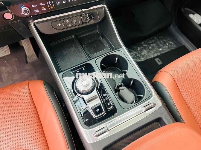 CARNIVAL SIG DẦU 2024 LƯỚT 6.000 KM NHƯ MỚI