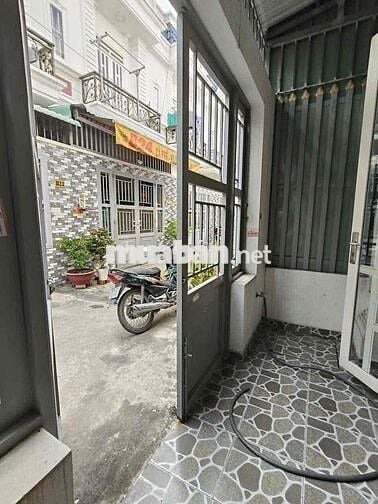 Nhà đẹp trệt 1 lầu 625tr, DT 4x11, 2 phòng ngủ ngay choẹ Mỹ Hạnh
