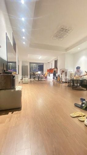 CĂN GÓC TẦNG TRUNG 106M. GIÁ 6,75 TỶ.