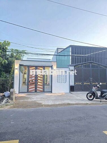 NHÀ MẶT TIỀN LỘ NHỰA VÀNH ĐAI MỚI 100%
