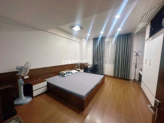 CĂN GÓC TẦNG TRUNG 106M. GIÁ 6,75 TỶ.