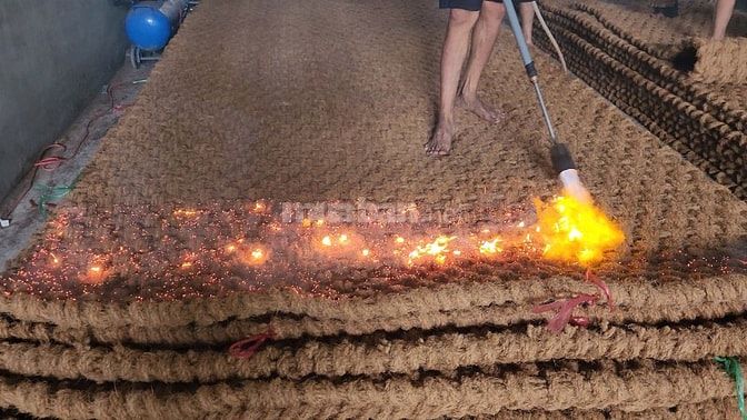TUYỂN CÔNG NHÂN CHẠY MÁY CHỈ XƠ DỪA