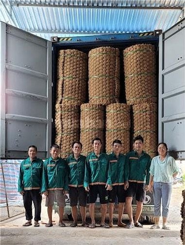TUYỂN CÔNG NHÂN CHẠY MÁY CHỈ XƠ DỪA