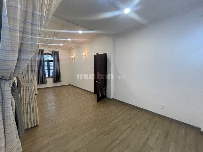  Biệt Thự Sân Vườn 240m2 giữa trung tâm Quận 10, 11x22, 3 tầng, 42 tỷ 