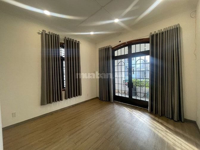  Biệt Thự Sân Vườn 240m2 giữa trung tâm Quận 10, 11x22, 3 tầng, 42 tỷ 