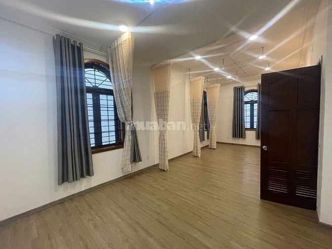  Biệt Thự Sân Vườn 240m2 giữa trung tâm Quận 10, 11x22, 3 tầng, 42 tỷ 