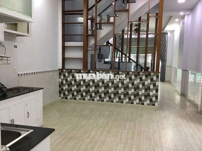 NHÀ HẺM XE HƠI CÁCH ĐƯỜNG NG V QUÁ 70M . CÁCH GALAXY 200M GIÁP GÒ VẤP