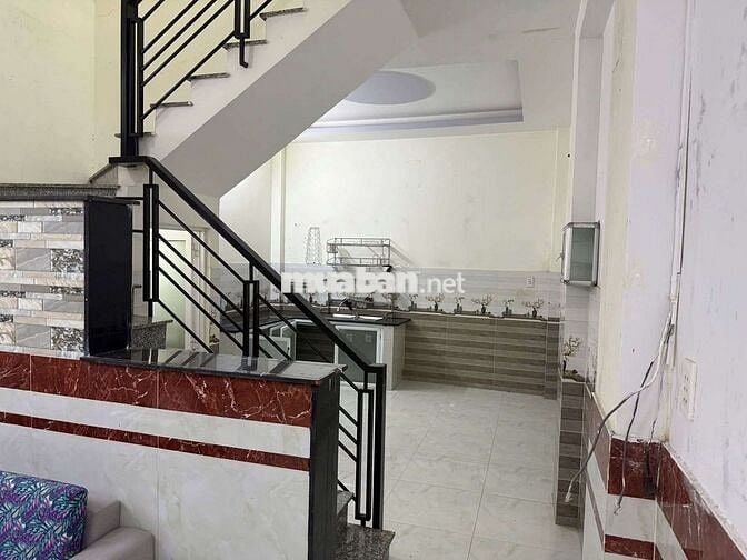 Cho thuê nhà 2 tầng Dương Thị Mười, gần CVPM Quang Trung