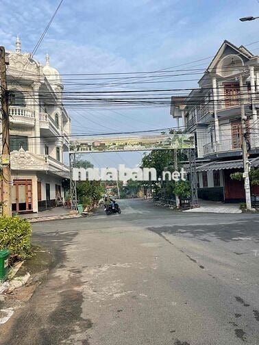 BÁn GẤP NHÀ NGAY NHÃ VIÊN QUÁN P BỬU LONG