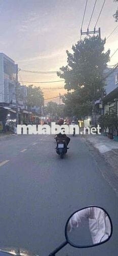 nhà trệt lửng 4 x30 -3 pn mặt tiền đg lớn