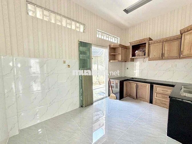 BÁn GẤP NHÀ NGAY NHÃ VIÊN QUÁN P BỬU LONG