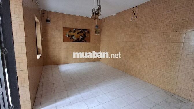 Cho thuê nhà Hạ Hồi, 110m2 x 3 tầng +30m2 sân để xe, giá 50 triệu