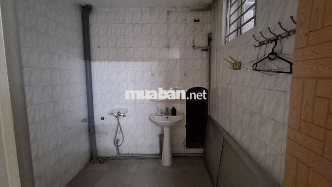 Cho thuê nhà Hạ Hồi, 110m2 x 3 tầng +30m2 sân để xe, giá 50 triệu