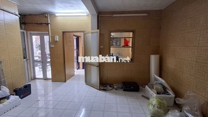 Cho thuê nhà Hạ Hồi, 110m2 x 3 tầng +30m2 sân để xe, giá 50 triệu