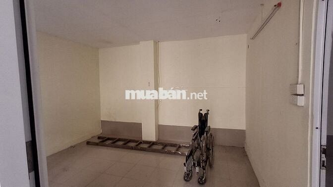 Cho thuê nhà Hạ Hồi, 110m2 x 3 tầng +30m2 sân để xe, giá 50 triệu