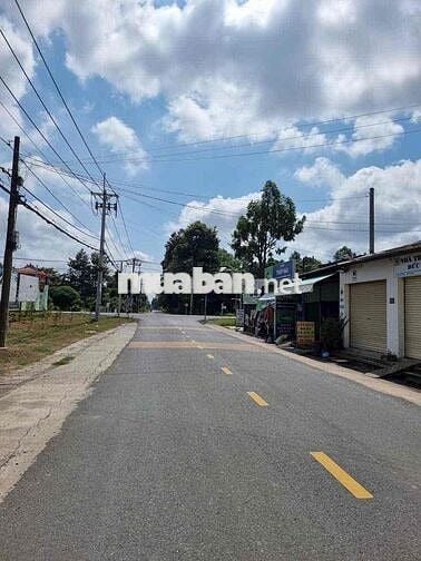 mt bùi thị điệt ngay trung tâm xã. 10*50 giá 5,6tỷ