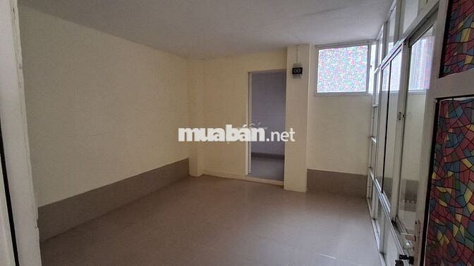 Cho thuê nhà Hạ Hồi, 110m2 x 3 tầng +30m2 sân để xe, giá 50 triệu