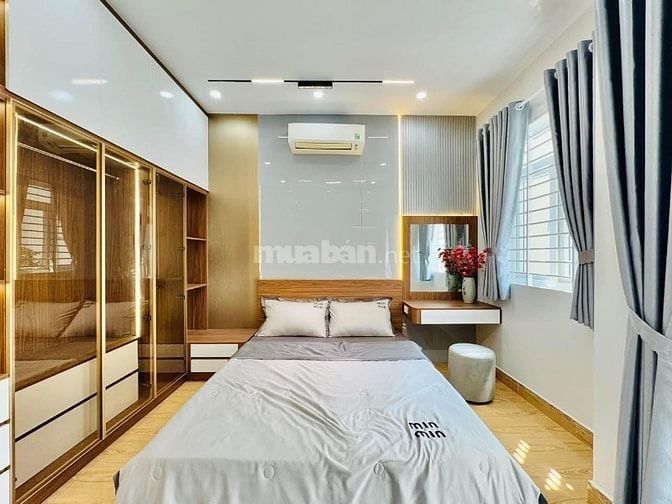 Nhà 3 Lầu DT:4x17m tuyệt đẹp Cao cấp hẻm xe hơi 5m Bùi Quang Là, P12.