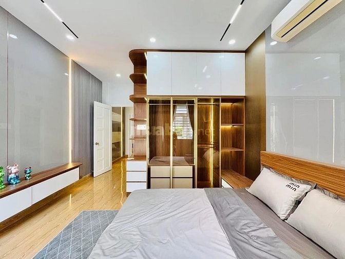 Nhà 3 Lầu DT:4x17m tuyệt đẹp Cao cấp hẻm xe hơi 5m Bùi Quang Là, P12.