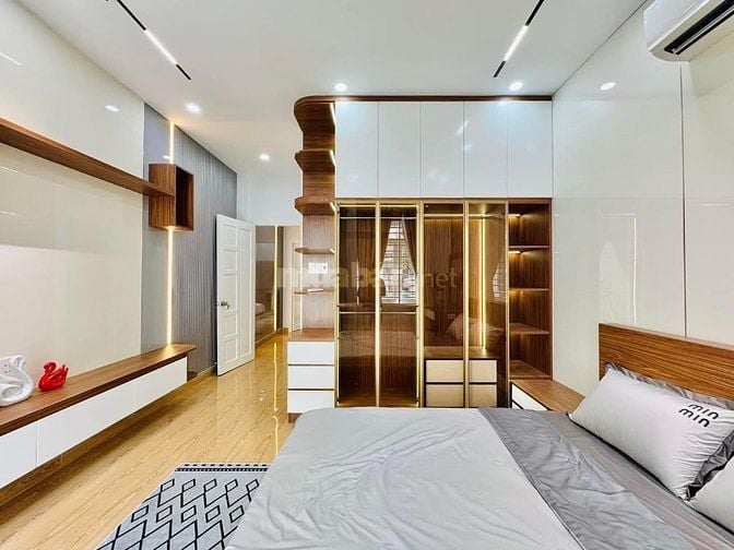 Nhà 3 Lầu DT:4x17m tuyệt đẹp Cao cấp hẻm xe hơi 5m Bùi Quang Là, P12.
