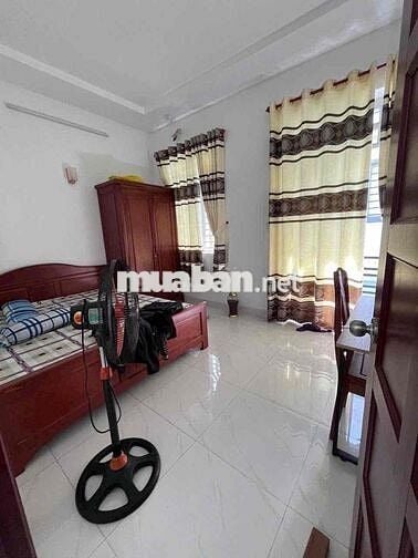 - Nhà bán Bông Sao P5 Q8  - DT : 4,5m x 9m - Kết cấu : Trệt , 2 Lầu Đú