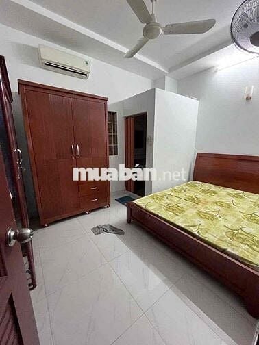 - Nhà bán Bông Sao P5 Q8  - DT : 4,5m x 9m - Kết cấu : Trệt , 2 Lầu Đú