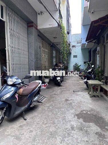 - Nhà bán Bông Sao P5 Q8  - DT : 4,5m x 9m - Kết cấu : Trệt , 2 Lầu Đú