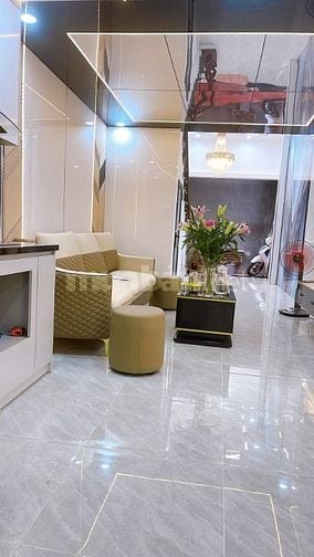 Nhà ngõ 97 Văn Cao Ba Đình 34m2 5 tầng, mặt tiền 5m 8,5 tỷ.