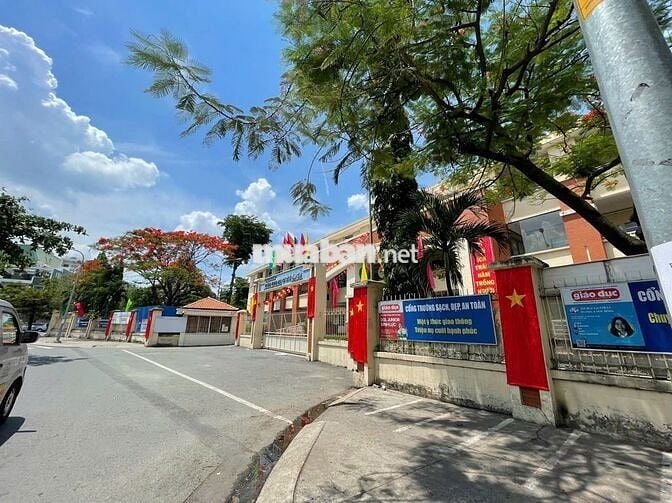 NHÀ CĂN GÓC- HẺM  XE TẢI THÔNG - NGAY HỌC VIỆN CÁN BỘ - 5 TẦNG - 10 tỷ
