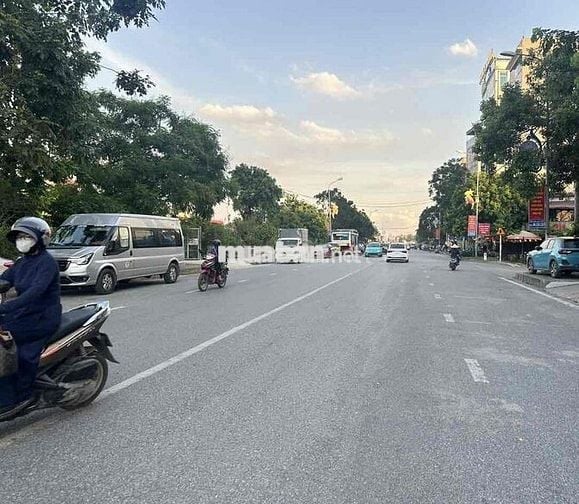 Bán đất f0 , Kim Chung , Đông Anh 210m2 , MT13.5m thông ô tô 15.8 tỷ