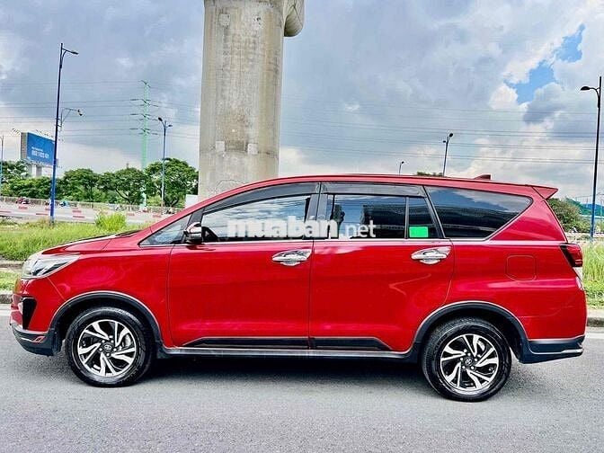 Innova Venturer 2022 HT Vay 70% - Giá Còn Giảm