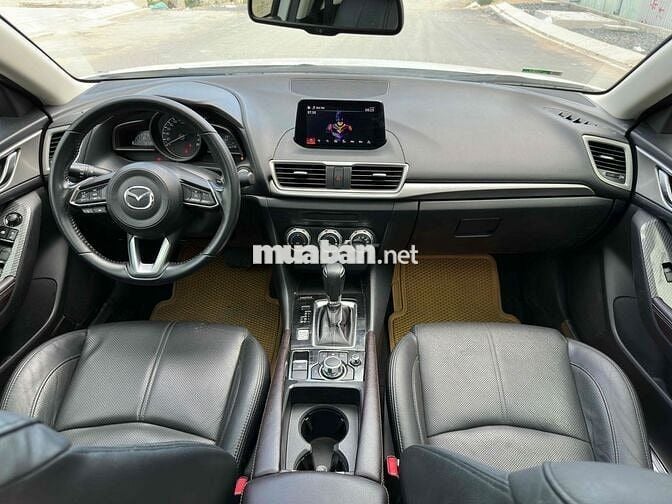 Mazda 3 2019 1.5L Luxury - 72000 km