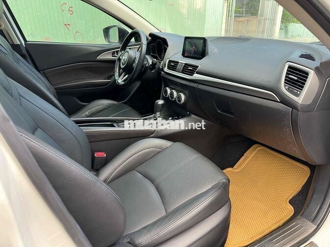 Mazda 3 2019 1.5L Luxury - 72000 km