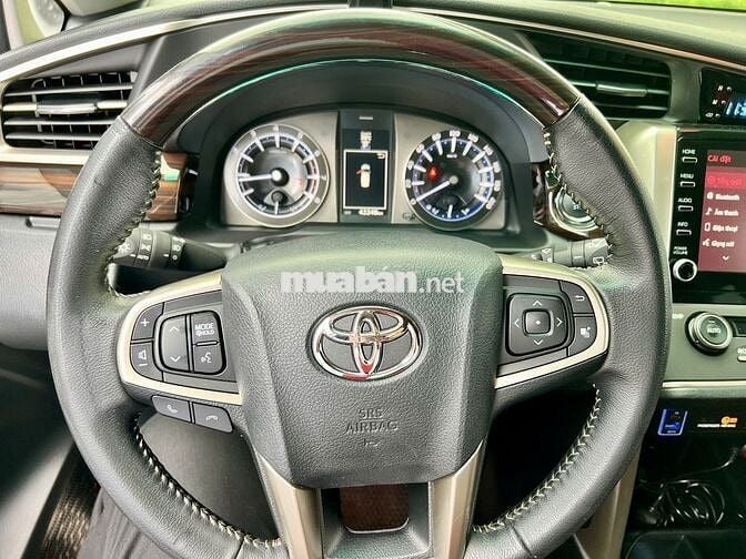 Toyota Innova Venturer 2.0 AT 2022 - HỖ TRỢ VAY