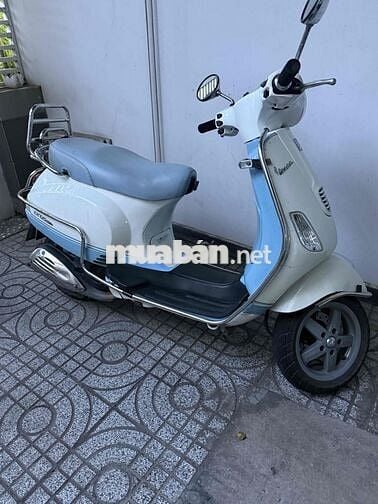 Bán vespa LX125 3V trắng xanh. Đk cuối 2013