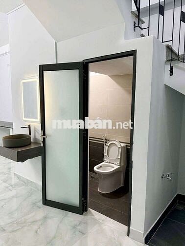 Nhà hẻm xe tải thông, gần chợ Bà Chiểu giáp q1 thuận tiện kinh doanh.