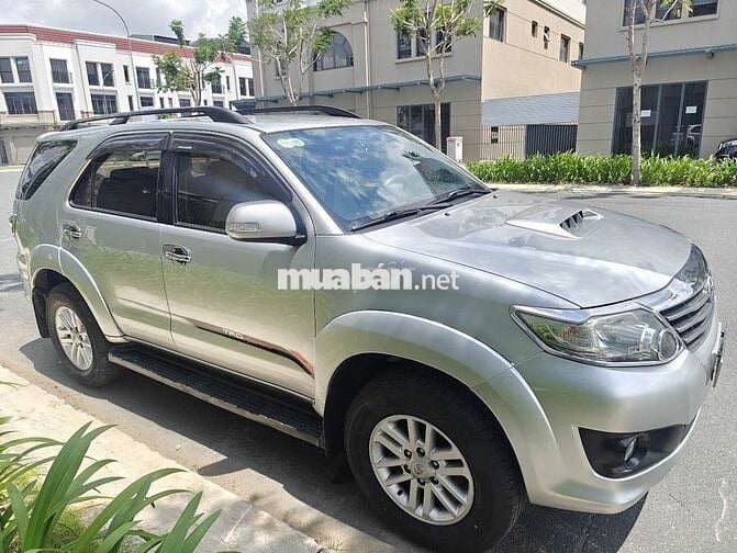 Toyota Fortuner 2013 MT Dầu
