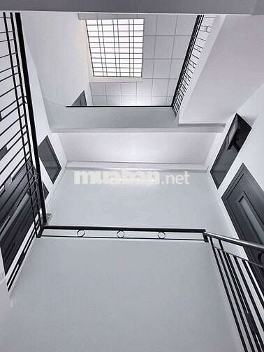 Nhà hẻm xe tải thông, gần chợ Bà Chiểu giáp q1 thuận tiện kinh doanh.