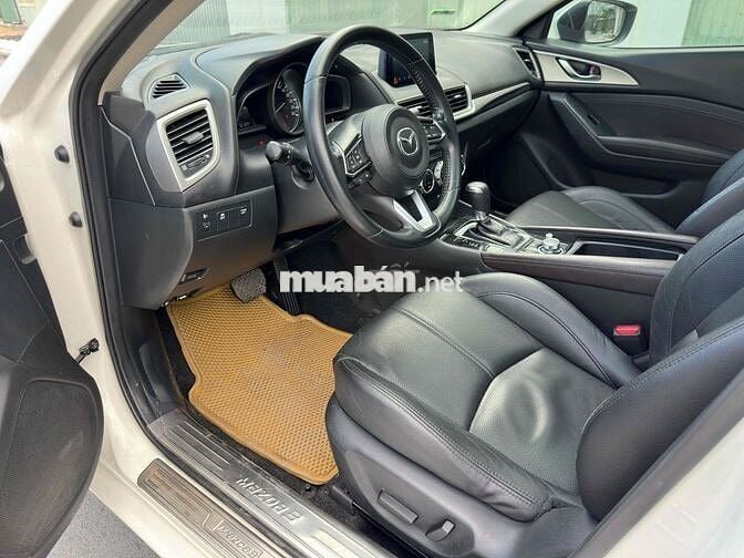 Mazda 3 2019 1.5L Luxury - 72000 km