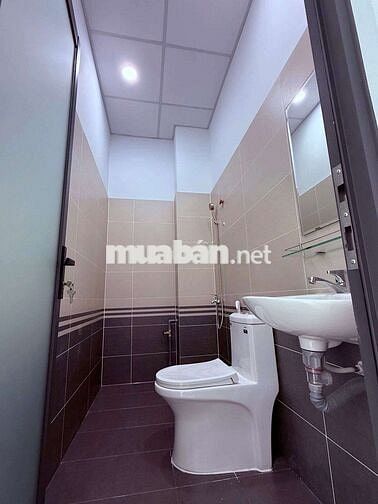 Nhà hẻm xe tải thông, gần chợ Bà Chiểu giáp q1 thuận tiện kinh doanh.