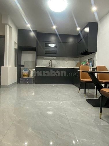Bán nhà phố 8/3 ngõ thông kinh doanh, Dt 38m2, 5t, mt 4.1m, đẹp ở ngay