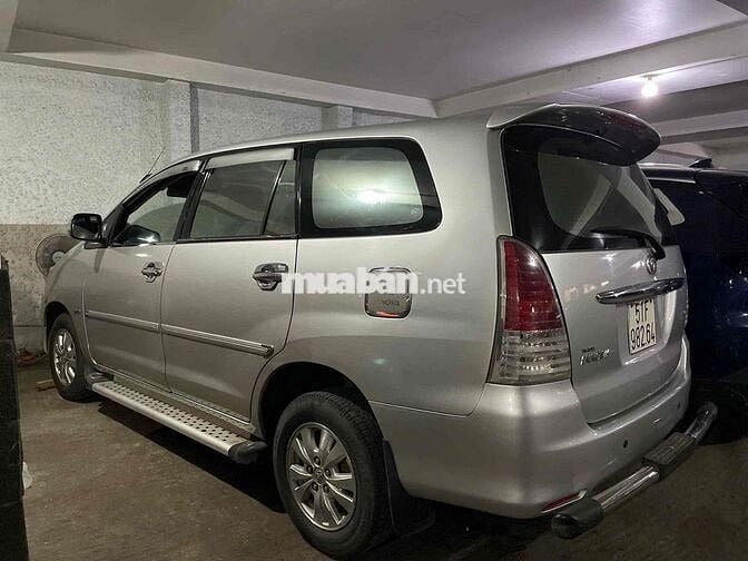 Toyota Innova 2009 - 20000 km