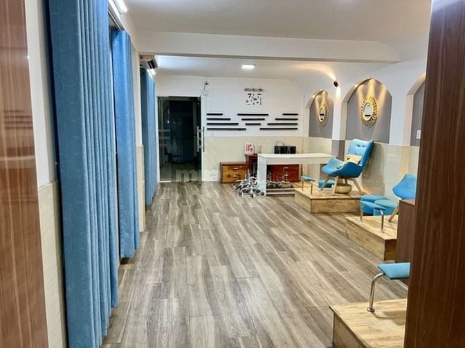 Toà nhà Văn phòng Mặt tiền Phạm Văn Đồng, Bình Thạnh - DT 93M²(4.2x22)