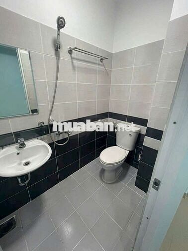 NHÀ HXH 4X15.6M 63M2 ĐẤT ĐS8 HBP GẦN KHU HỒNG LONG QL13
