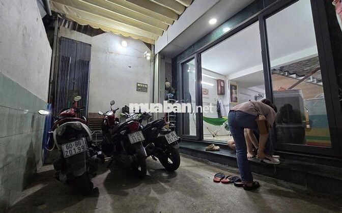 Cho thuê nhà 6pn Full nội thất ngay chợ Bà Chiểu 5x10m,3 lầu giá 20 tr
